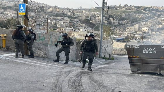 الاحتلال ينفذ عملية هدم واقتحام لمنازل في سلوان
