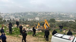 جرافات الاحتلال تهدم 17 منزلا في الضفة والقدس