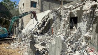 العيسوية- عائلة محمود تهدم منزلها بيدها