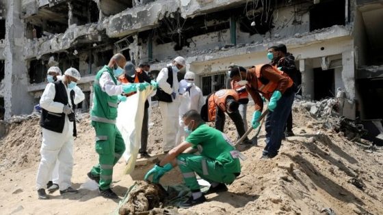 الدفاع المدني بغزة: انتشلنا 70 جثمانا في جباليا