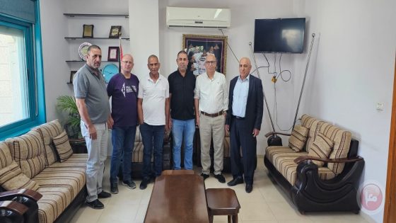 طاقم” مؤسسة الأفق” يجتمع برئيس بلدية تقوع في بيت لحم