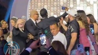 عمرو دياب يوجه رسالة بعد واقعة الصفع المثيرة للجدل
