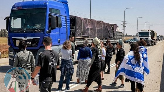 مستوطنون يتجمهرون لاعتراض شاحنات مساعدات قادمة من الأردن إلى غزة