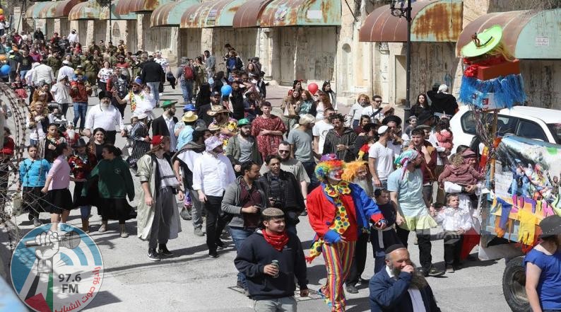 مسيرات استفزازية للمستوطنين في البلدة القديمة من الخليل