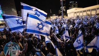 آلاف الإسرائيليين يتظاهرون للمطالبة بإسقاط حكومة نتنياهو