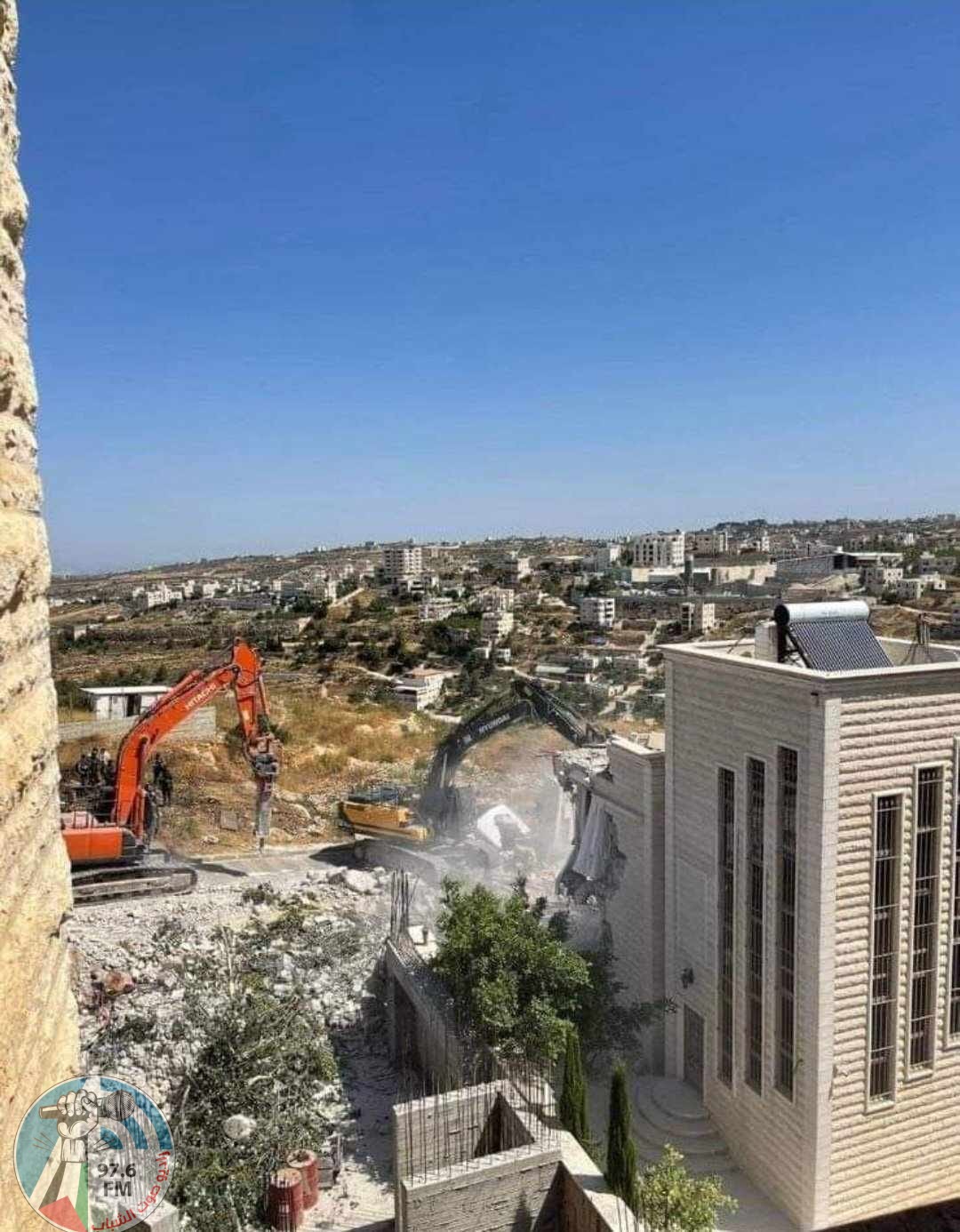 الاحتلال يهدم منزلا في منطقة “فرش الهوى” غرب الخليل