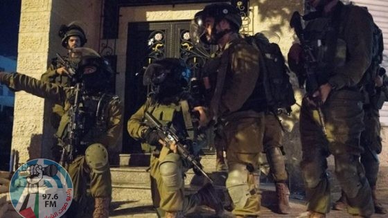 الاحتلال يداهم عدة منازل في بيت أمر شمال الخليل