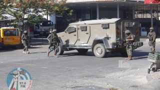 الاحتلال يعتقل مواطنا ويستولي على أموال خلال اقتحامه مدينة أريحا