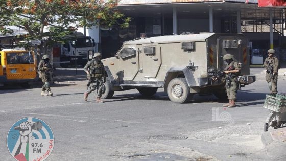 الاحتلال يعتقل مواطنا ويستولي على أموال خلال اقتحامه مدينة أريحا
