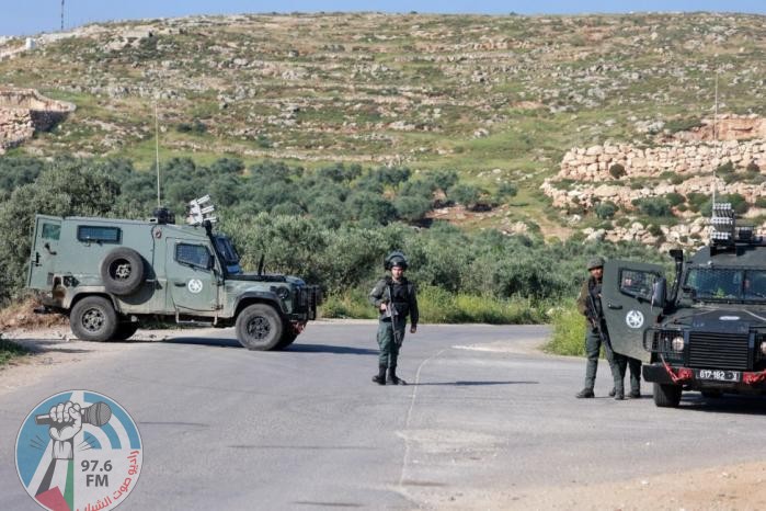 الاحتلال ينصب حاجزا عسكريا على مدخل بلدة بيت ريما شمال رام الله