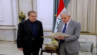 في رسالة لنظيره العراقي.. “أبو مازن” يؤكد ضرورة وقف العدوان بشكل فوري