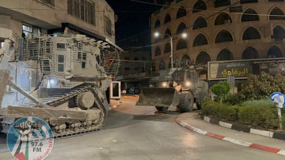الاحتلال يقتحم مدينة ومخيمي طولكرم ويدمر بنيتهم التحتية وسط حظر للتجوال