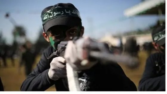 القسام: فجرنا منزلا مفخخا بقوة إسرائيلية
