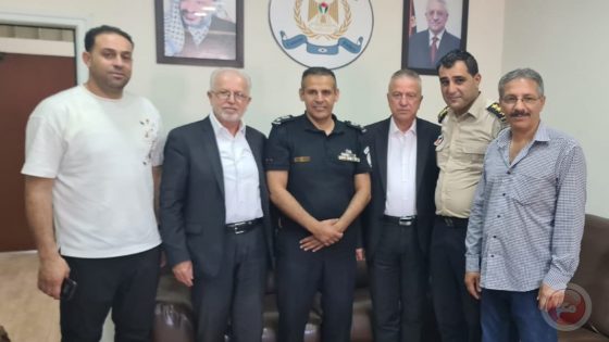 وفد من رجال الاعمال يجتمع مع مدير الضابطة الجمركية في الخليل