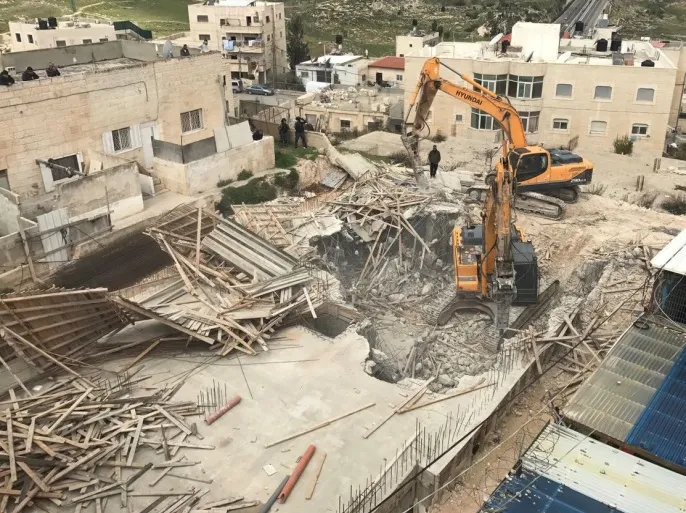 الاحتلال يهدم محليين تجاريين في حوسان غرب بيت لحم