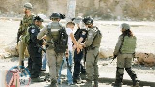 الاحتلال يعتقل مواطنا ونجله من بيت جالا