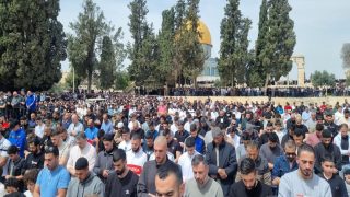 35 ألفا يؤدون صلاة الجمعة في المسجد الأقصى