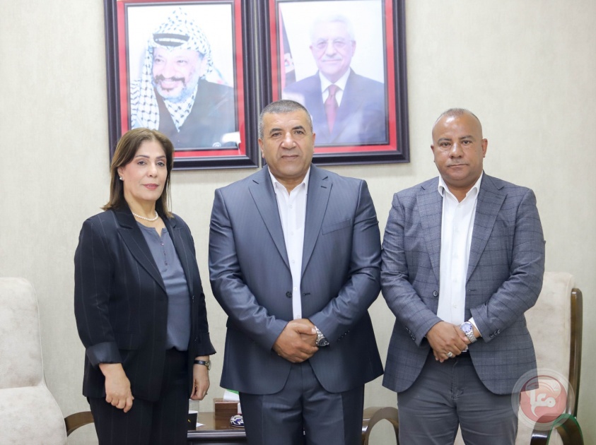 محافظ الخليل يستقبل وزيرة شؤون المرأة ورئيس هيئة مقاومة الجدار والاستيطان