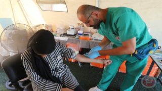 التابع لجمعية الهلال الأحمر الفلسطيني.. بطولات في معركة الرعاية الصحية.. “القدس” الميداني نموذجًا