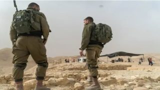 الاحتلال يسلم اخطارات بوقف البناء في منزلين وبركس في بلدة بيت عوا