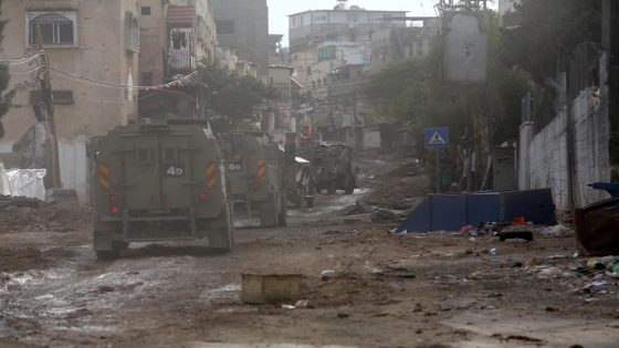 الاحتلال يقتحم طولكرم ويدمر البنية التحتية