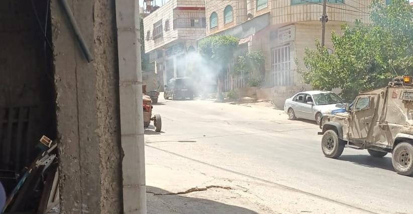 بينهم سيدة.. إصابة 4 مواطنين برصاص الاحتلال خلال اقتحام بلدة بيت أمر