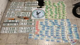 القبض على شخصين سرقا أكثر من 20 لوحة سيارات في الخليل