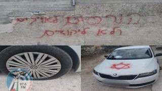 مستعمرون يحرقون ويخطون شعارات عنصرية على مركبات المواطنين جنوب الخليل