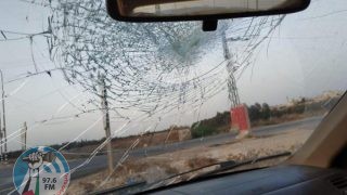 مستوطنون يرشقون مركبات المواطنين بالحجارة غرب نابلس