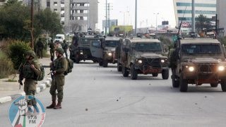 الاحتلال يعتقل شابين من بلدة السموع جنوب الخليل