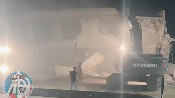 الاحتلال يهدم بناية قيد الإنشاء في العوجا