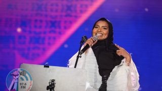 فنانة كويتية تثير جدلا برقصها مرتدية الحجاب