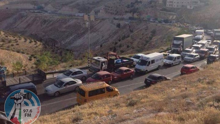 الاحتلال يتسبب بأزمة خانقة على حاجز “الكونتينر” شمال شرق بيت لحم