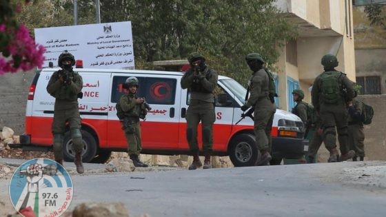 الاحتلال يصيب 4 مواطنين ويعتقل 5 آخرين خلال اقتحام نابلس