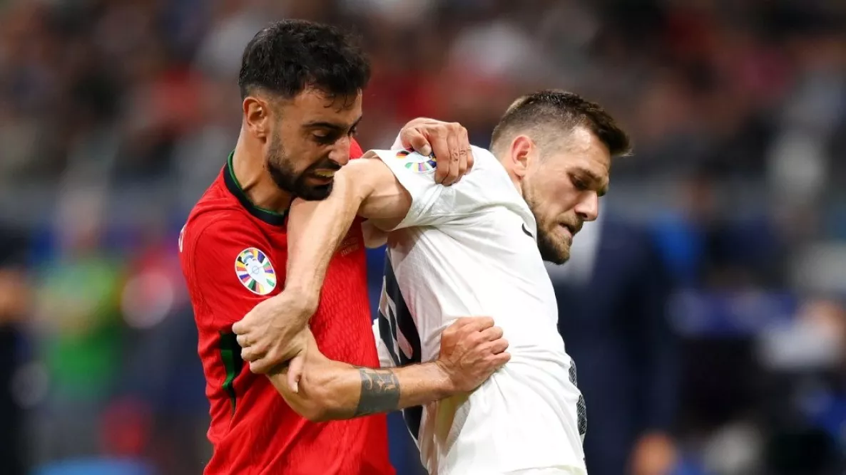 “يويفا” يكافئ بطل مواجهة البرتغال وسلوفينيا