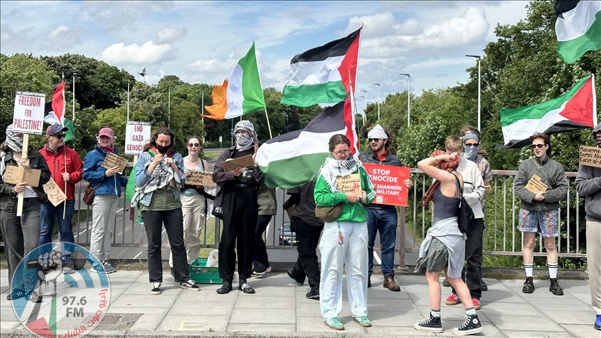 موظفو قطاع الصحّة في أيرلندا يتظاهرون تضامنًا مع فلسطين