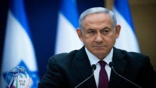 محتجون يطلقون الديدان والصراصير داخل فندق “ووترغيت” رفضا لزيارة نتنياهو
