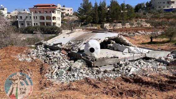الاحتلال يهدم منزلا في قرية الولجة شمال غرب بيت لحم