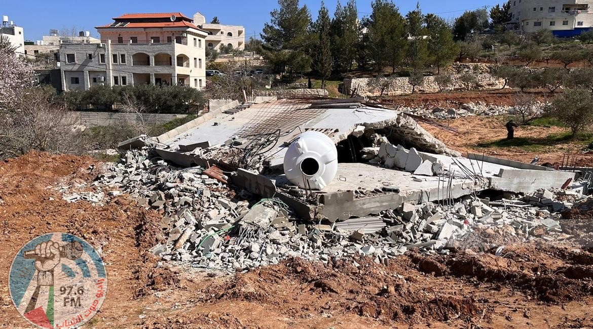 الاحتلال يهدم منزلا في قرية الولجة شمال غرب بيت لحم