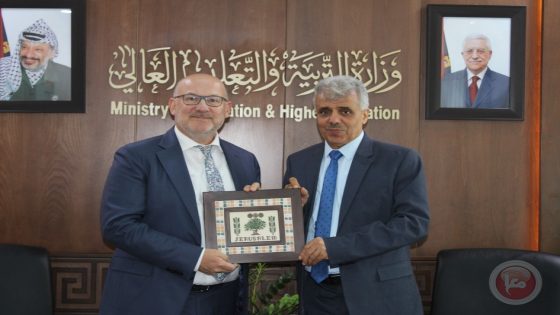 برهم يكرم مدير المجلس الثقافي البريطاني لانتهاء مهامه في فلسطين