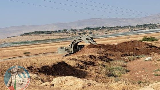 الاحتلال يغلق طريقا ترابية غرب بردلة بالأغوار الشمالية