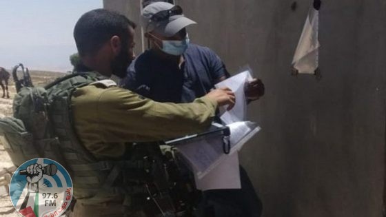 الاحتلال يخطر بوقف البناء والعمل في منازل ومحلات تجارية بقبلان جنوب نابلس