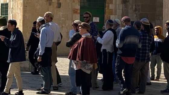 411 مستوطنا يقتحمون الأقصى وإبعادات مستمرة للفلسطينيين