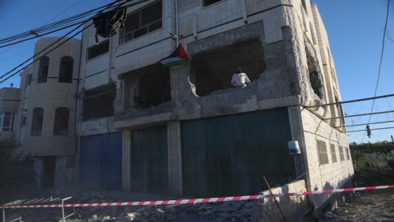 الاحتلال يفجر منزل عائلة الشهيد مؤمن المسالمة في دورا