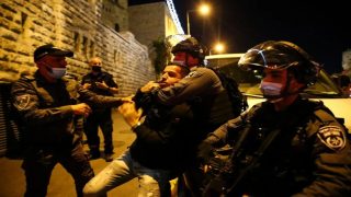 قوات الاحتلال تعتقل شابا وفتاتين من القدس