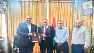“كهرباء القدس” تعقد اجتماعا مع وزارة الاوقاف وتبحثان سبل التعاون المشترك