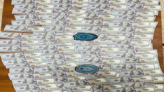 الشرطة تضبط 87 عملة ورقية مزيفة من فئة 100 دولار في جنين
