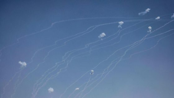 إطلاق صواريخ من خان يونس يشعل حريقا بمستوطنة كيسوفيم