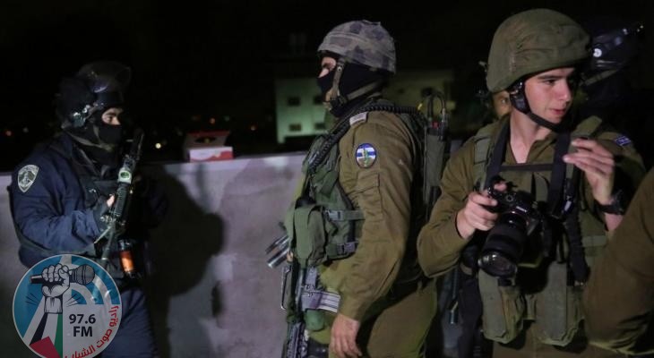 رام الله: الاحتلال يعتقل مواطنا من كوبر وفتاة من بيت ريما