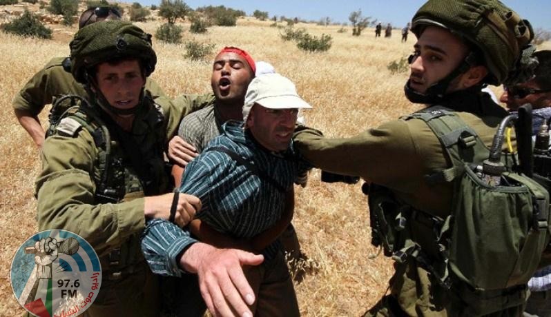 الاحتلال يعتدي بالضرب على مزارع في بلدة الزاوية غرب سلفيت